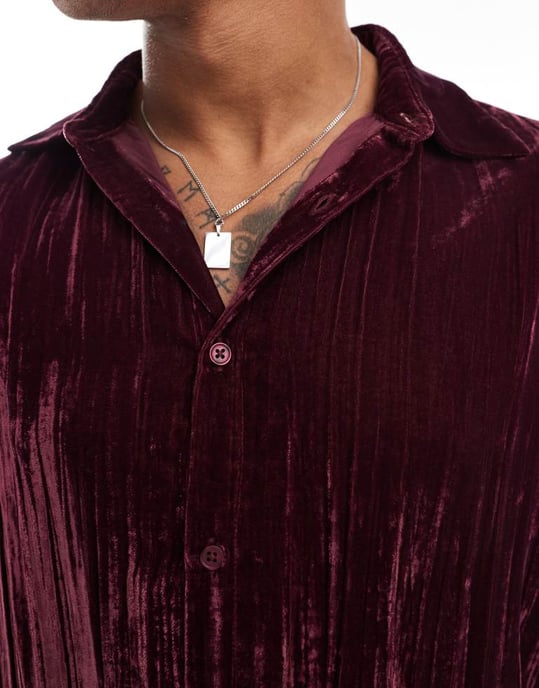 ASOS DESIGN vanlig skjorta i krinklad sammetsmaterial i vinröd - Image 4