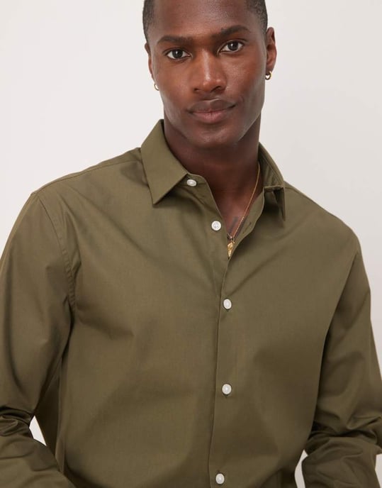 ASOS DESIGN formell lättstruken poplin regular skjorta i khaki - Image 3