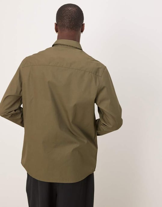 ASOS DESIGN formell lättstruken poplin regular skjorta i khaki - Image 4