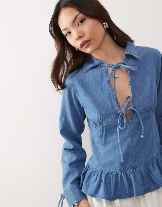 Återvunnen vintage långärmad denimblus med knyt fram och peplumslut i medelblått - Image 3