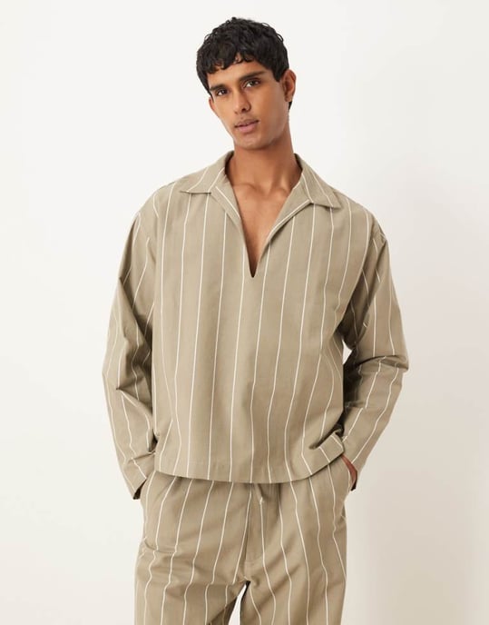 ASOS DESIGN koord oversized randig skjorta i khaki - Image 1