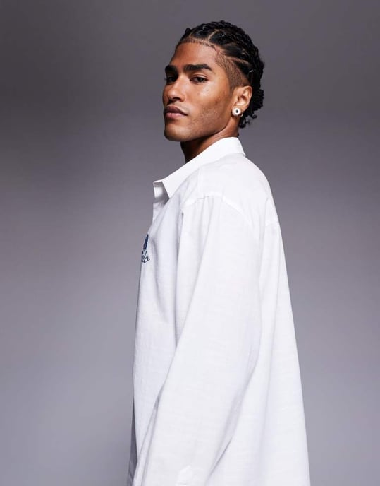 ASOS DESIGN oversized skjorta med bröstbroderi i vitt - Image 4
