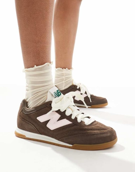 New Balance RC42-skor i brunt och rosa med gummisula - Image 4