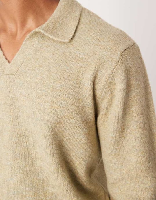 ASOS DESIGN stickad långärmad polo med snedskuren hals i salviagrön - Image 4