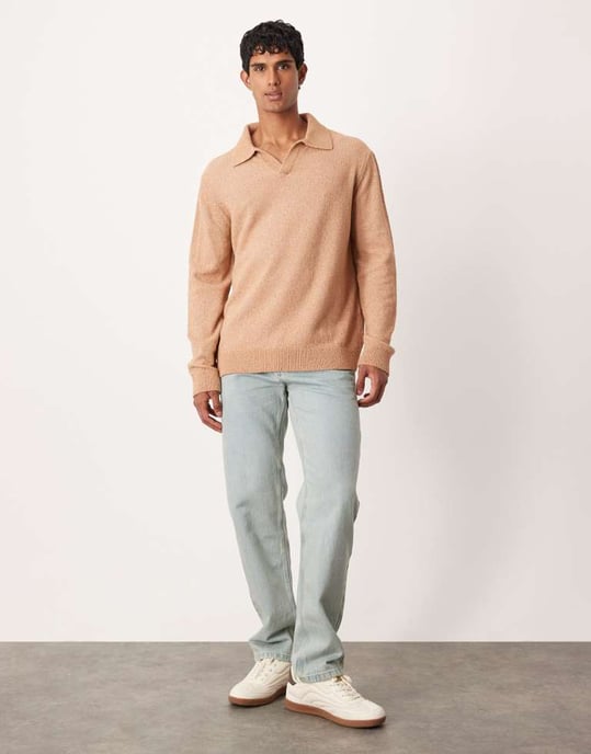 ASOS DESIGN avslappnad texturerad långärmad stickad polo med urklippt hals i brunt - Image 2
