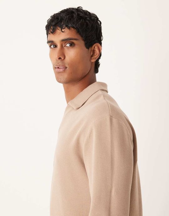 ASOS DESIGN avslappnad långärmad polo i beige våfflad текстur - Image 4