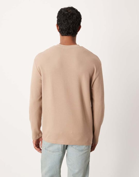 ASOS DESIGN avslappnad långärmad t-shirt med henley-hals i beige våffel - Image 3