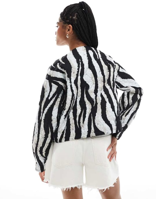 Vero Moda kort quiltad jacka i mono zebra-mönster - Image 4