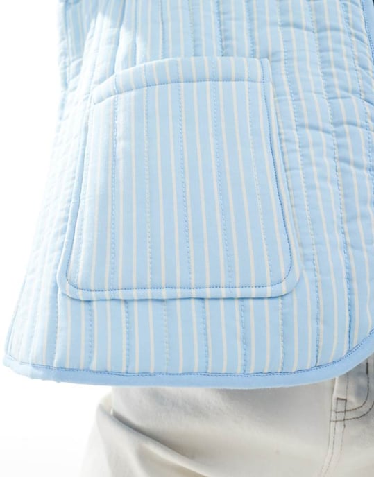 ASOS DESIGN quiltad randig jacka i blått - Image 2