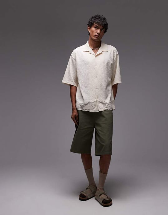 Topman avslappnad passform knappad jersey-skjorta med spetsdetaljer i ljus sten - Image 4