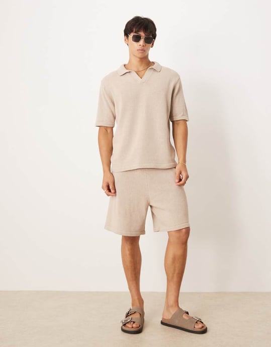 ASOS DESIGN avslappnad stickad polo med smal krage i mink - Image 4