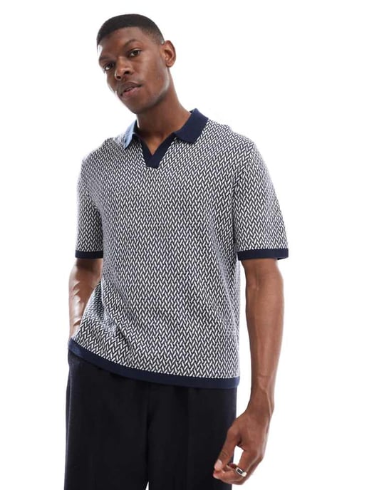 Hollister stickad polo med kontrasterande krage i flerfärgad geoprint - Image 1