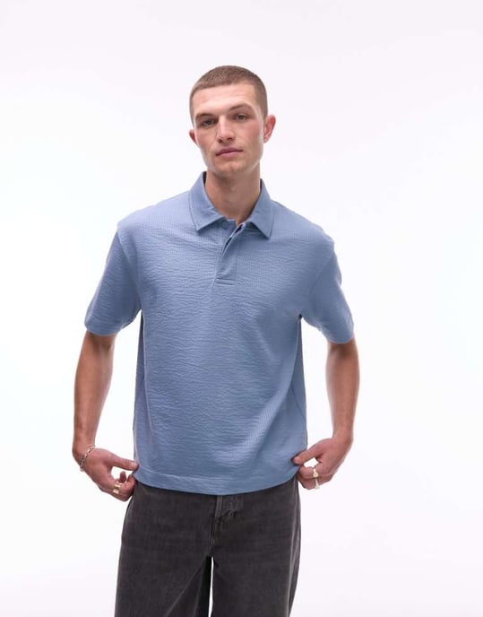 Topman avslappnad kort passform polo med seersucker-rand i blått - Image 1