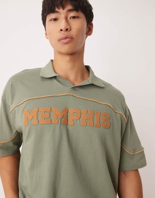 ASOS DESIGN boxy oversized polo med stadstryck i khaki - Image 4