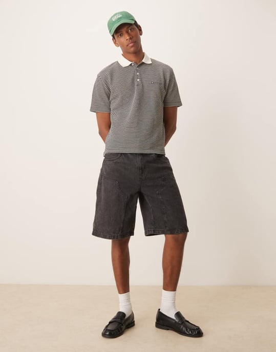 ASOS DESIGN boxy avslappnad polo i kräm och svart texturrand med broderi på bröstet - Image 3