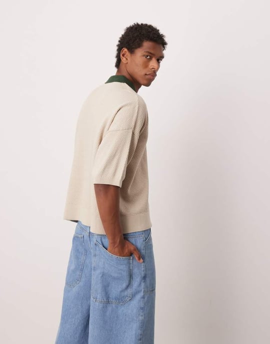 ASOS DESIGN oversized stickad texturerad polo i ecru med kontrasterande krage - Image 2