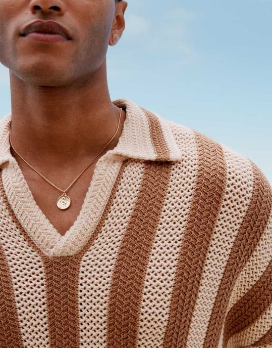 ASOS DESIGN avslappnad boxy passform virkade stickade polo med inskärning i tan-randig - Image 3