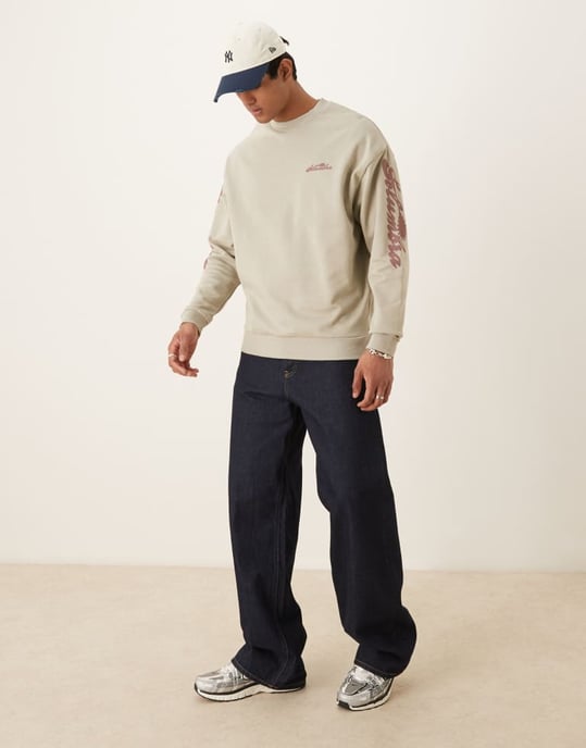 ASOS DESIGN sweatshirt med texttryck på ärmarna i stenfärg - Image 2