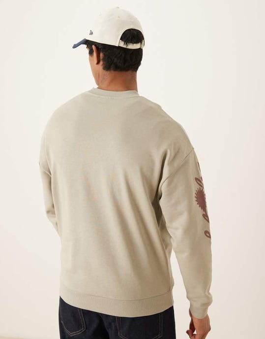 ASOS DESIGN sweatshirt med texttryck på ärmarna i stenfärg - Image 3