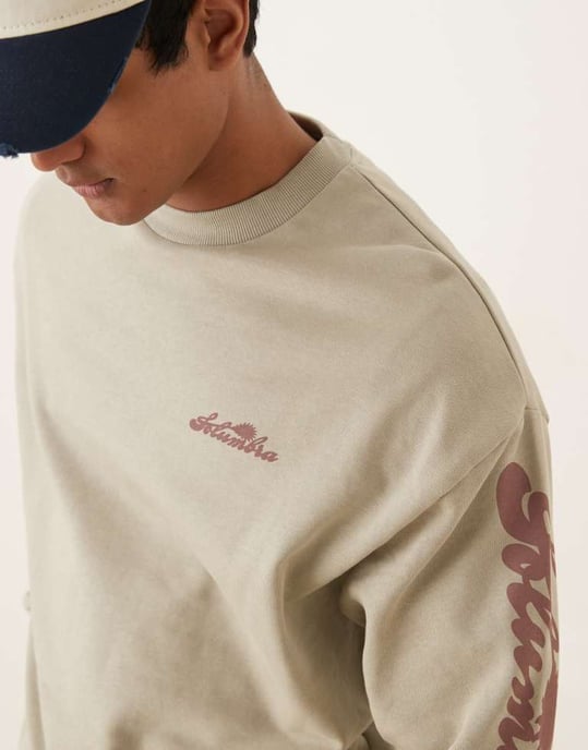 ASOS DESIGN sweatshirt med texttryck på ärmarna i stenfärg - Image 4