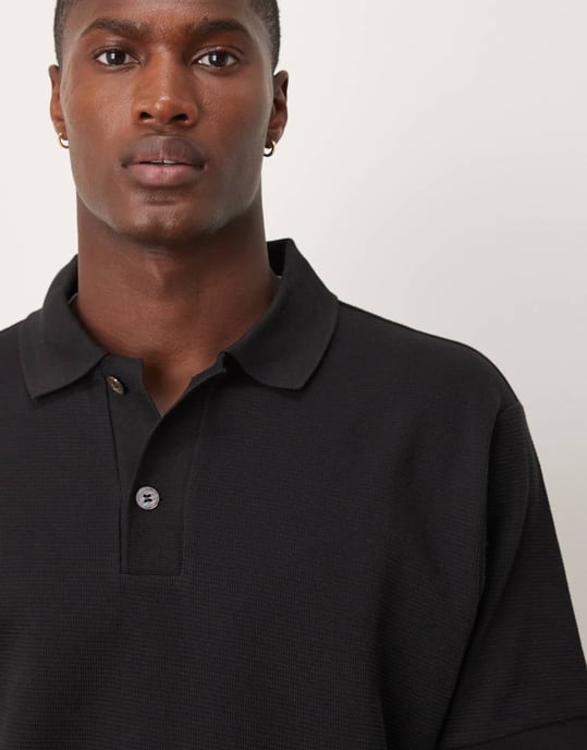 ARKET texturerad heavyweight jersey polo i svart - Image 2
