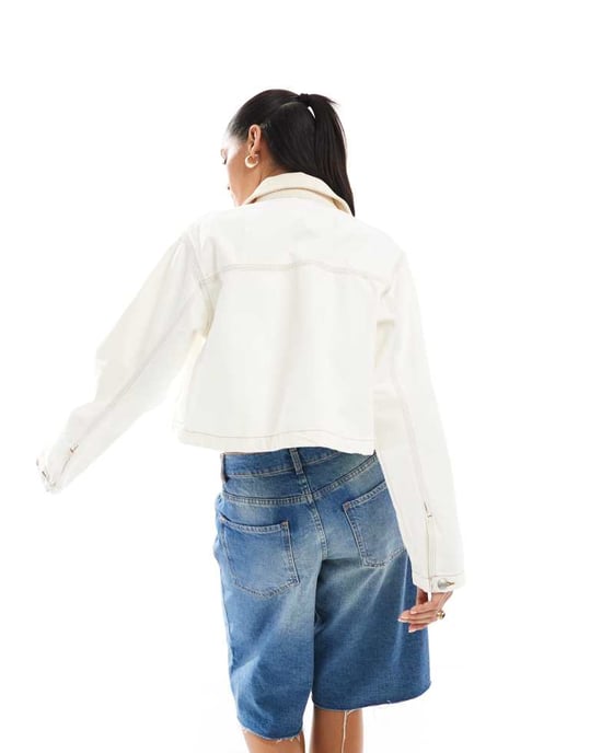 ASOS DESIGN kort denim barnjacka i ecru - Image 4