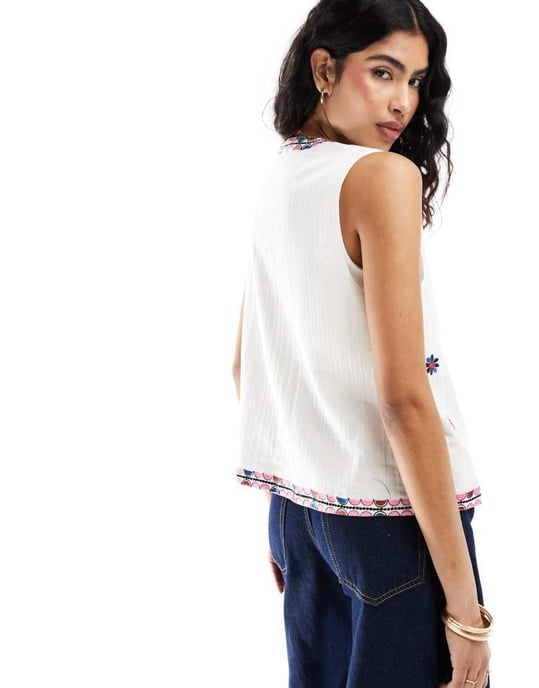 ASOS DESIGN blommig broderad väst i multi - Image 4
