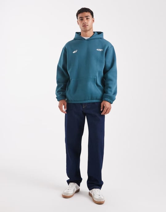ASOS DESIGN hoodie med metallisk sporttryck i tealblå - Image 2