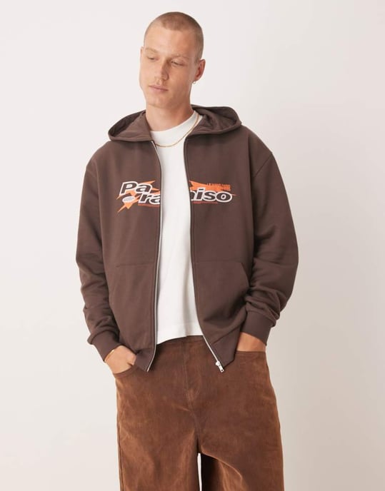 ASOS DESIGN zip-up hoodie med sportig tryck i brunt - Image 3