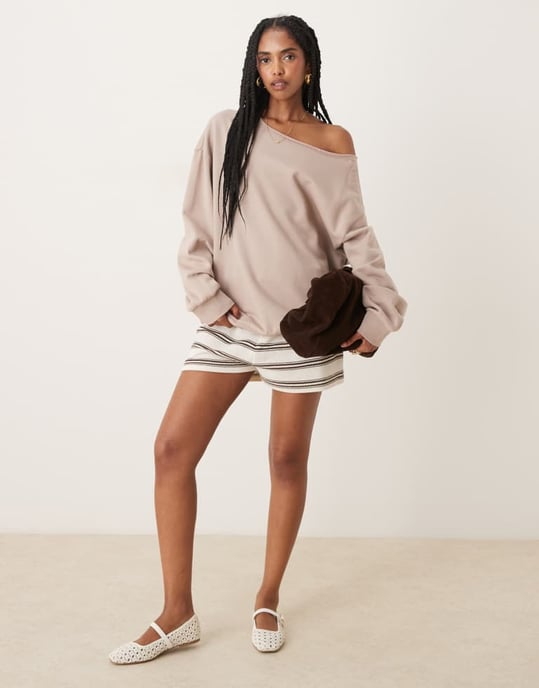 ASOS DESIGN oversized avskjuten sweatshirt i mink - Image 2