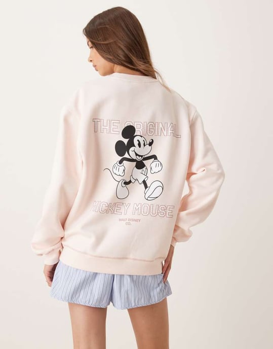 ASOS DESIGN Disney avslappnad sweatshirt med Mickey Mouse-print i babyrosa - Image 2
