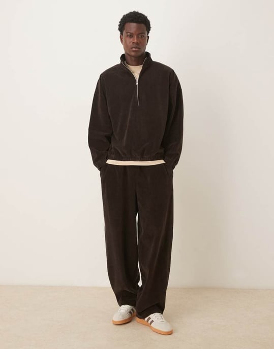 ASOS DESIGN co-ord boxy avslappnad halv dragkedja ribbad velour träningsjacka i brun - Image 2