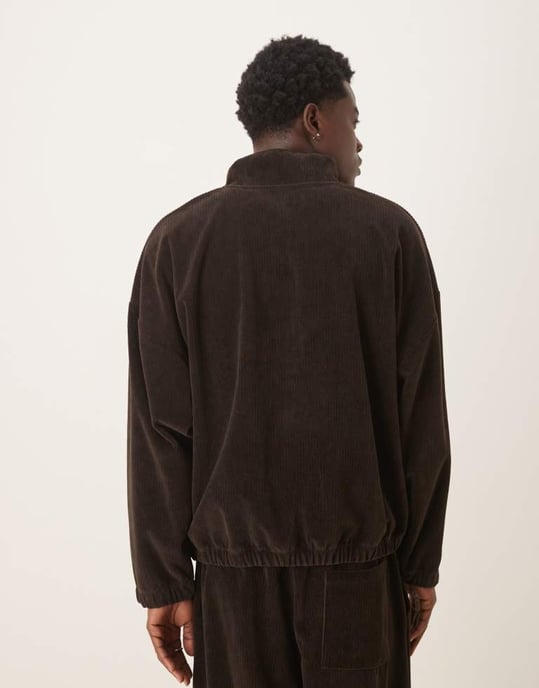 ASOS DESIGN co-ord boxy avslappnad halv dragkedja ribbad velour träningsjacka i brun - Image 3
