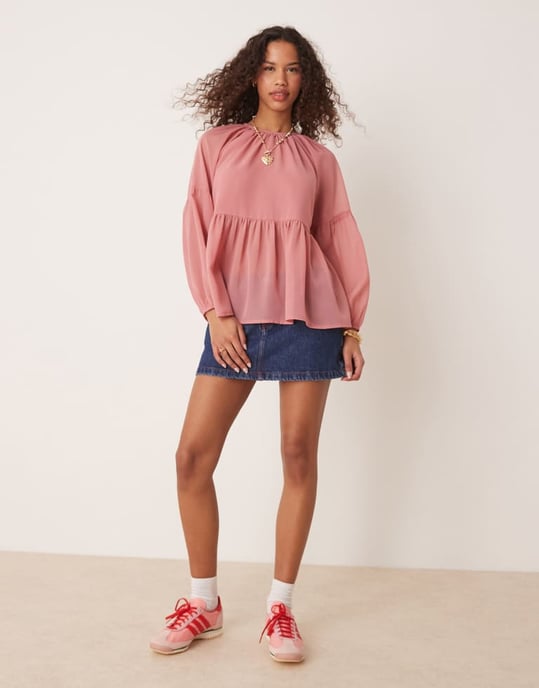 ASOS DESIGN långärmad luftig smocktopp i rosa - Image 2