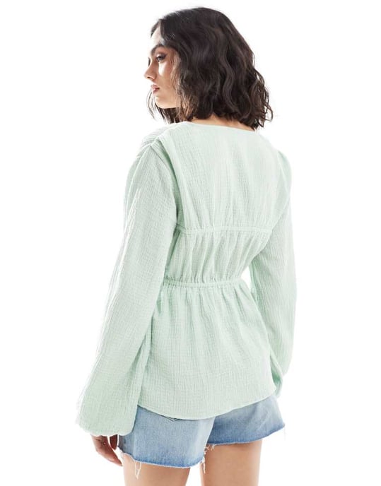 ASOS DESIGN långärmad smocktop med knäppning fram i salvia - Image 4