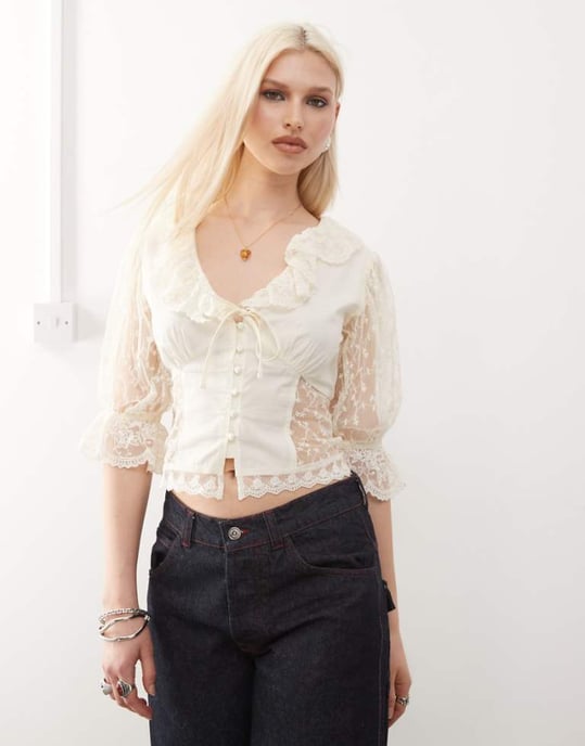 Återanvänd vintage western-knappad t-shirt med blommor i elfenben - Image 1