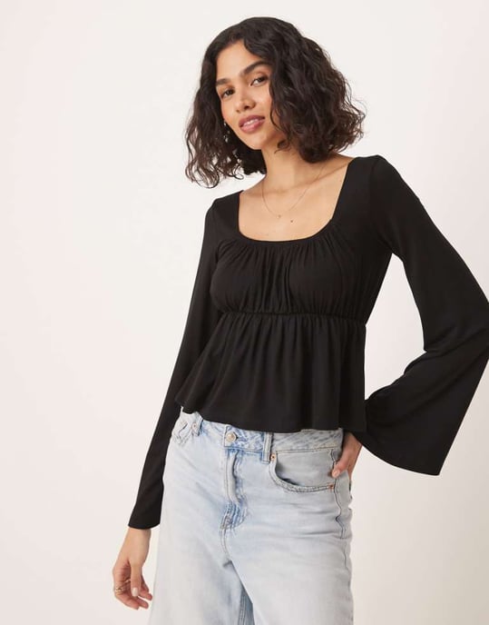 ASOS DESIGN trumpetärmad babydoll-topp i svart - Image 1