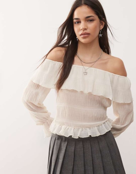 Motel Kalena volang off-shoulder långärmad blus i off-white - Image 1