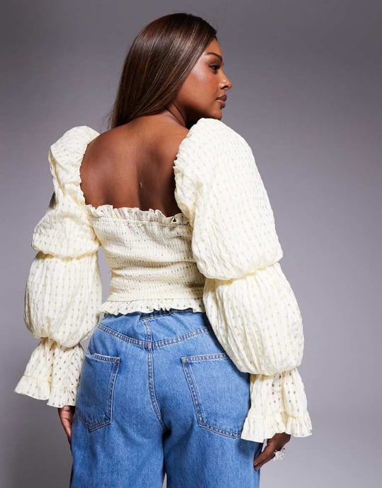 ASOS LUXE Curve rynkad strukturerad rutmönstrad puffärmad topp i smörgul - Image 4