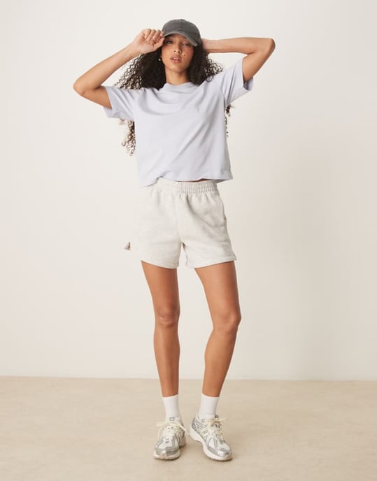 Abercrombie & Fitch essentiell mid rise lång linje shorts i ljusgrå - Image 1
