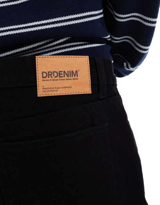 Dr Denim Lea låg midja avslappnad passform jortshorts i svart - Image 3