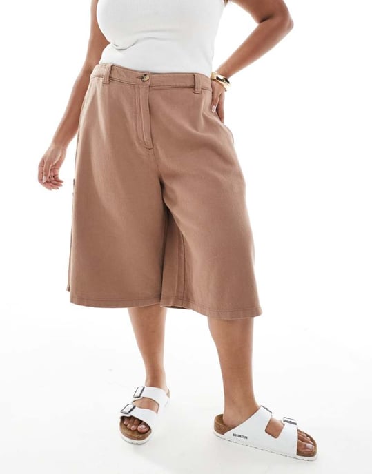 ASOS DESIGN Curve tvättade paneliserade långshorts i mocha - Image 2
