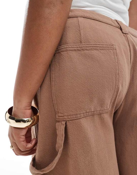 ASOS DESIGN Curve tvättade paneliserade långshorts i mocha - Image 3