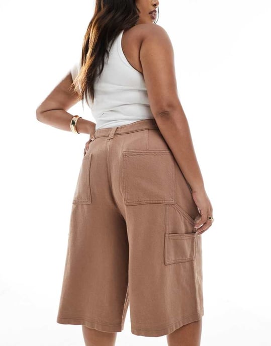 ASOS DESIGN Curve tvättade paneliserade långshorts i mocha - Image 4