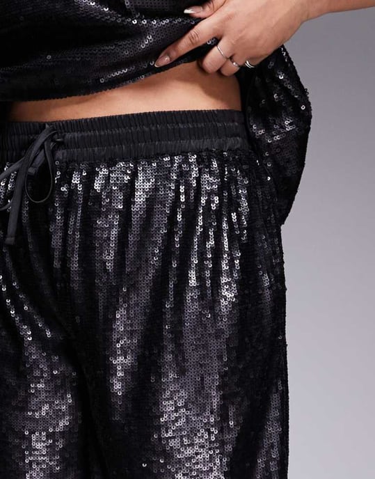 ASOS DESIGN Curve skräddarsydd långärmad paljettshorts-set i svart - Image 3