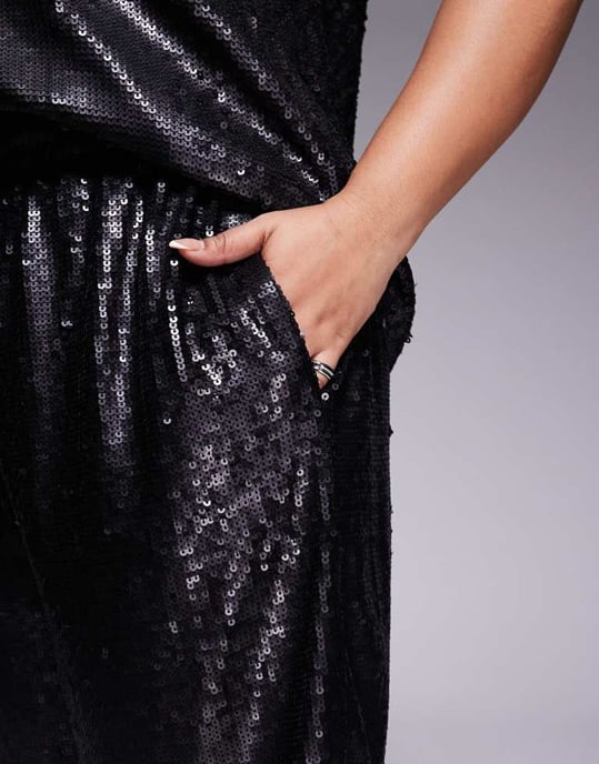 ASOS DESIGN Curve skräddarsydd långärmad paljettshorts-set i svart - Image 4
