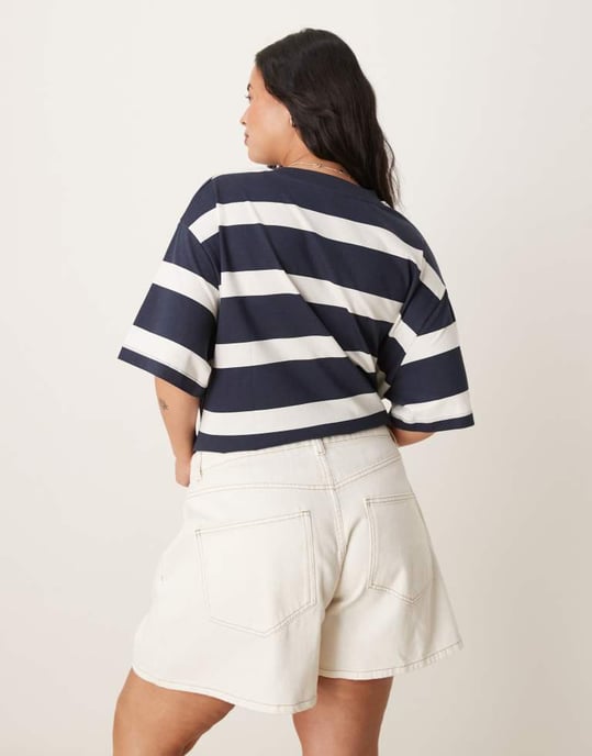 ASOS DESIGN Curve denim långlinjig A-linjeformad shorts i ecru - Image 2