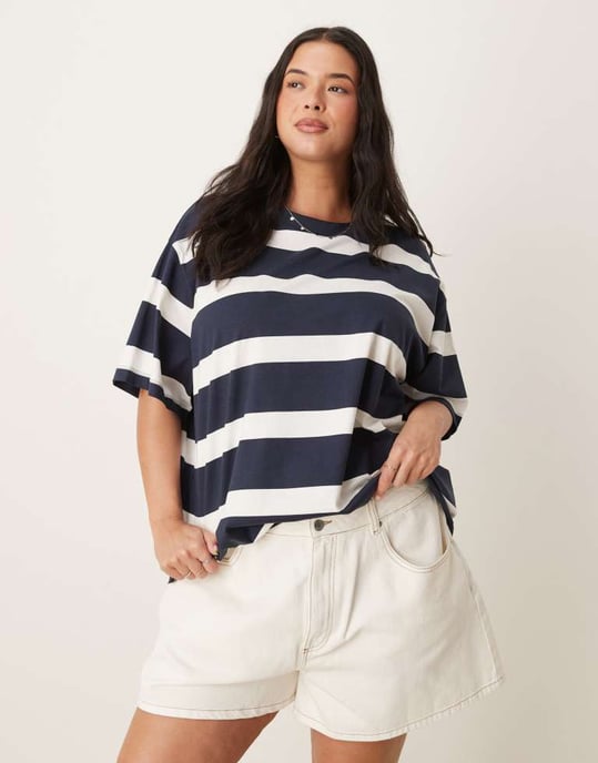 ASOS DESIGN Curve denim långlinjig A-linjeformad shorts i ecru - Image 4