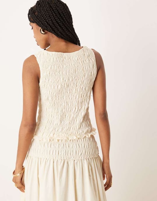 ASOS DESIGN rynkad ärmlös topp i elfenben - Image 4