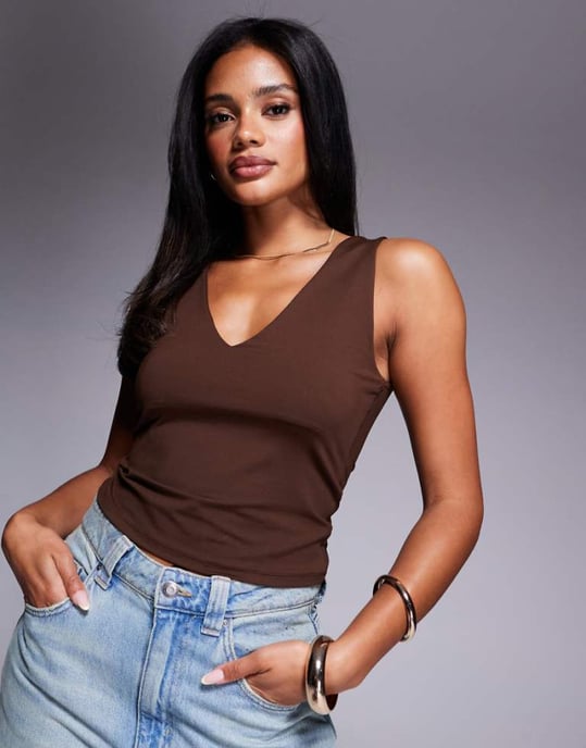 ASOS DESIGN polyamid djup V-hals topp i choklad - Image 1